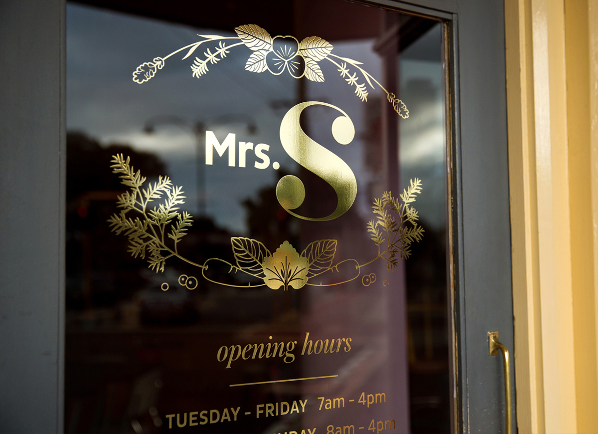 Mrs S Gold Door Signage